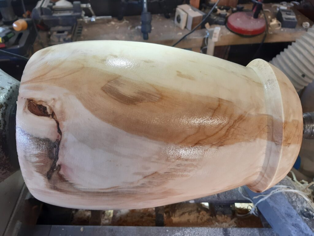 Shape creation in wood turning