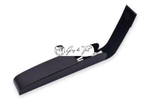 Un élégant plumier en cuir PU noir avec une fermeture magnétique sécurisée, idéal pour présenter des stylos en bois fabriqués à la main.