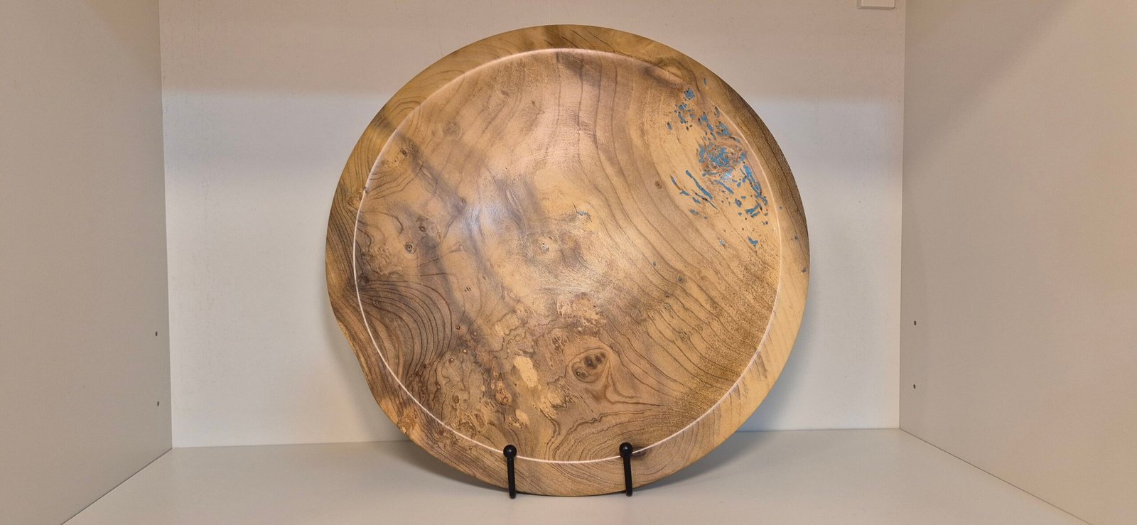 Magnolia serving plate with turquoise inlay handcrafted by Guy du Toit