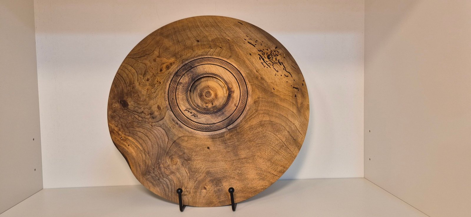 Back view of handcrafted magnolia plate