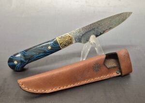 Fixed blade utility knife with blue‑black G10 handle handcrafted in Carcassonne