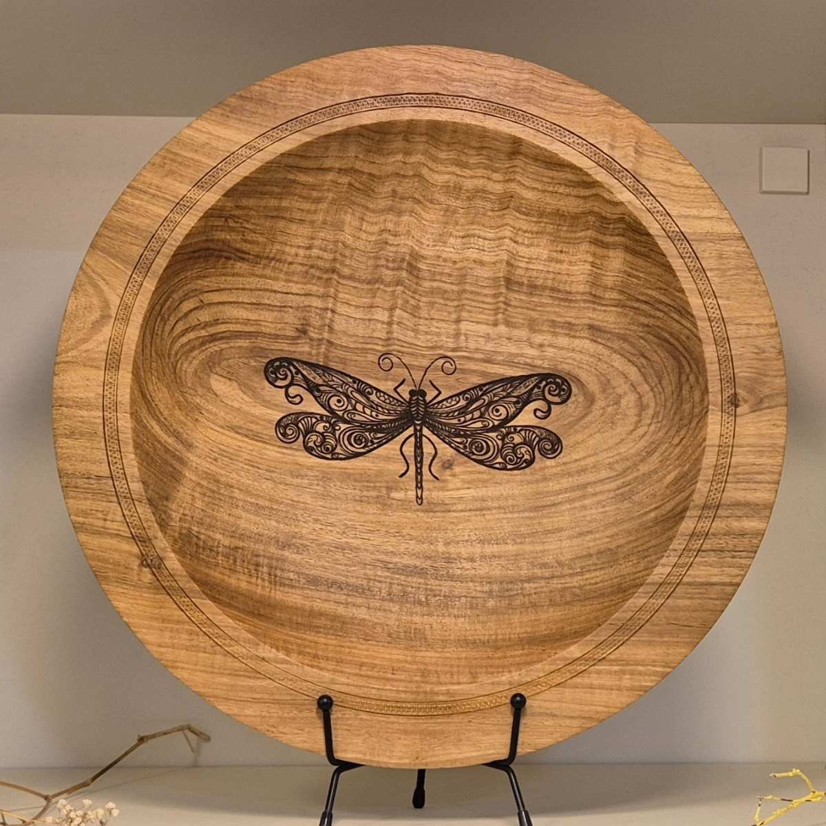 Puriri “Lady Dragon” serving plate handcrafted by Guy du Toit